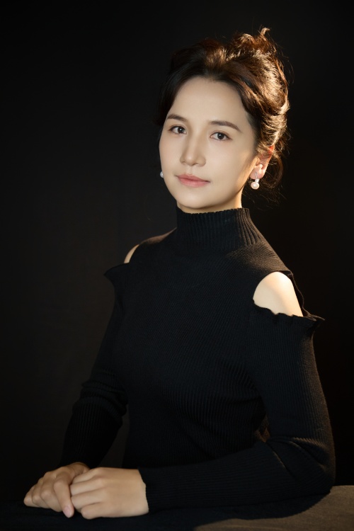 网络与新媒体教研室-李丽莎-照片(1).jpg