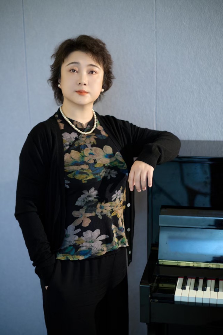 艺术学院-刘凌-照片.jpg